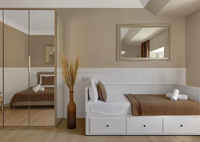 Center Iv Apartment *